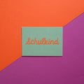 ava&yves - Postkarte "Schulkind" grün/orange