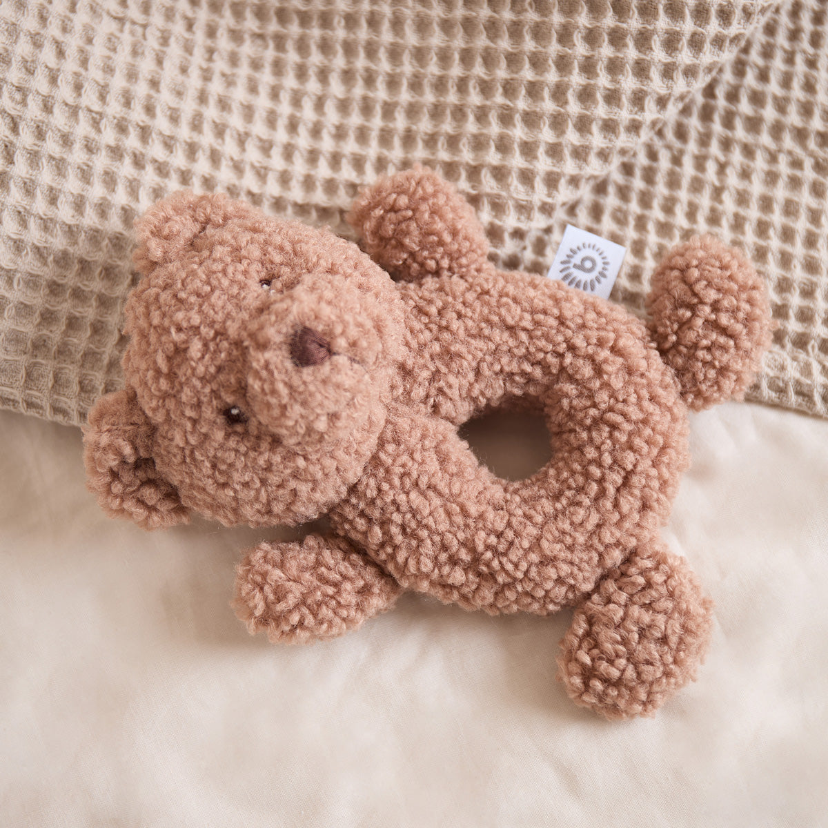 Bieco Spielfigur Bär Mika mit Rassel - Makimo - Smart Kids