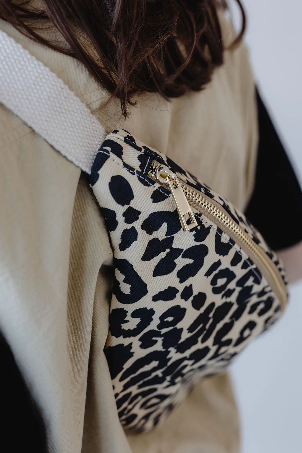 LUKKILY - Belt Bag Small Canvas Leo vanilla - Bauchtasche im Leo-Design