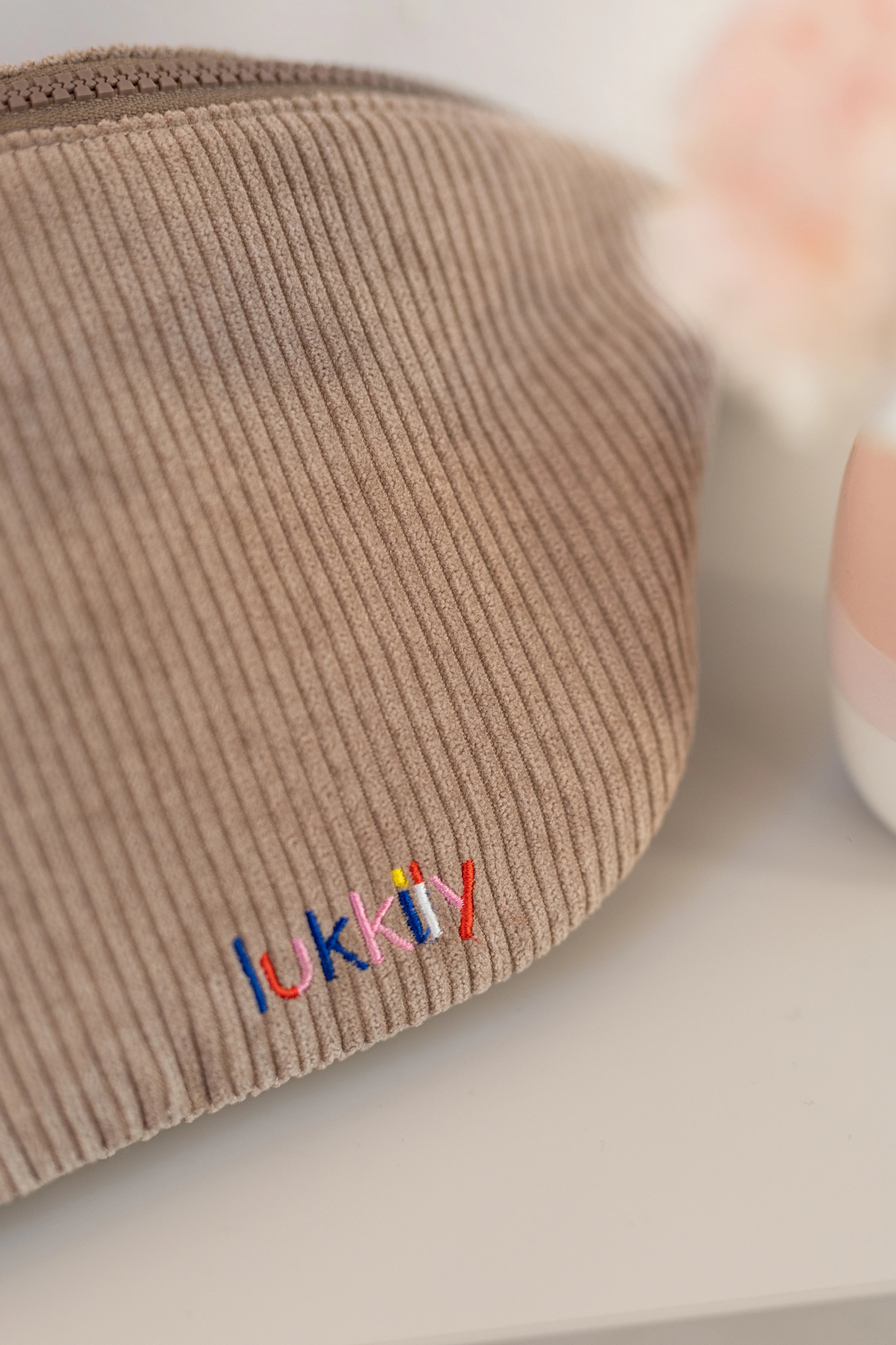 LUKKILY - Belt Bag Big Cord sand - Bauchtasche im Cord-Design