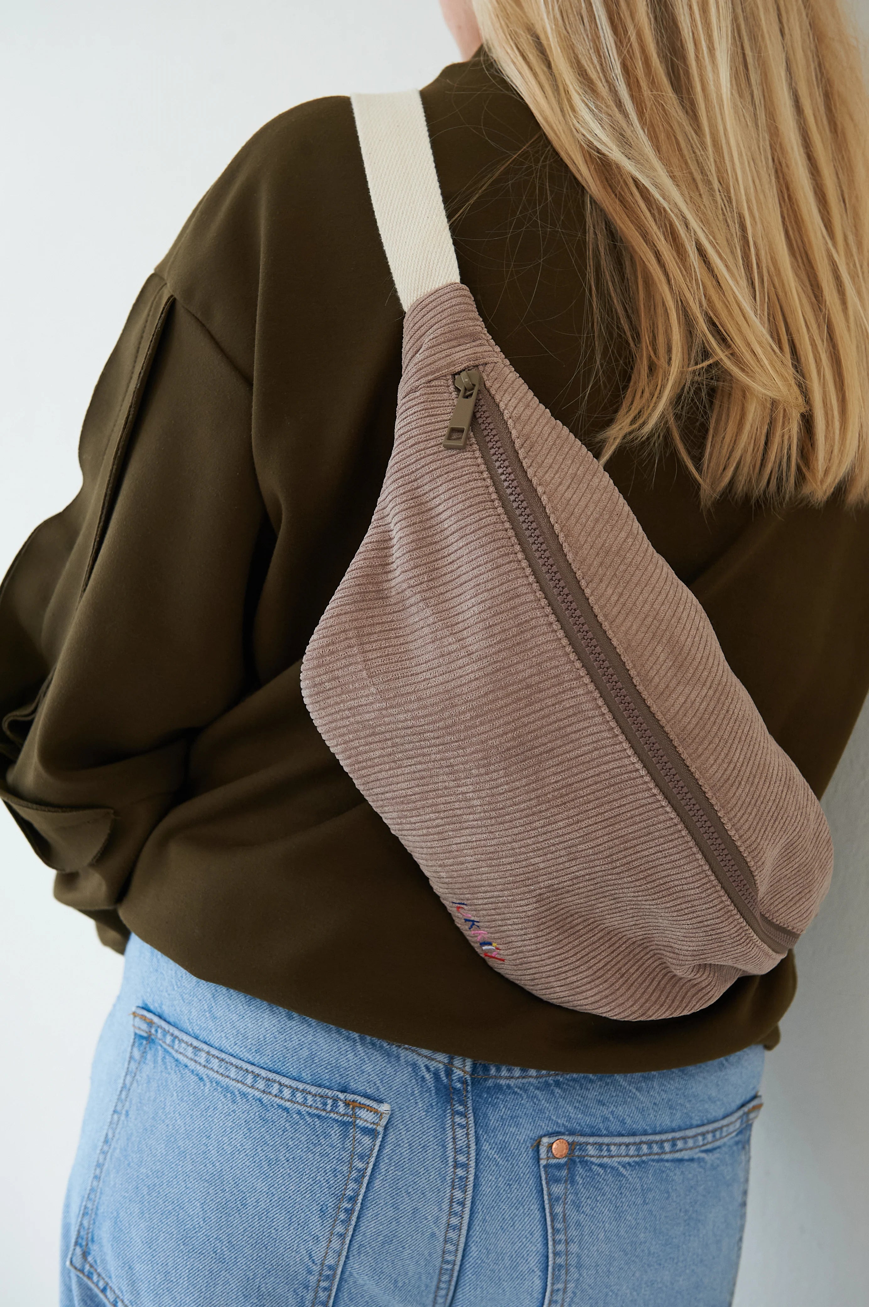LUKKILY - Belt Bag Big Cord sand - Bauchtasche im Cord-Design