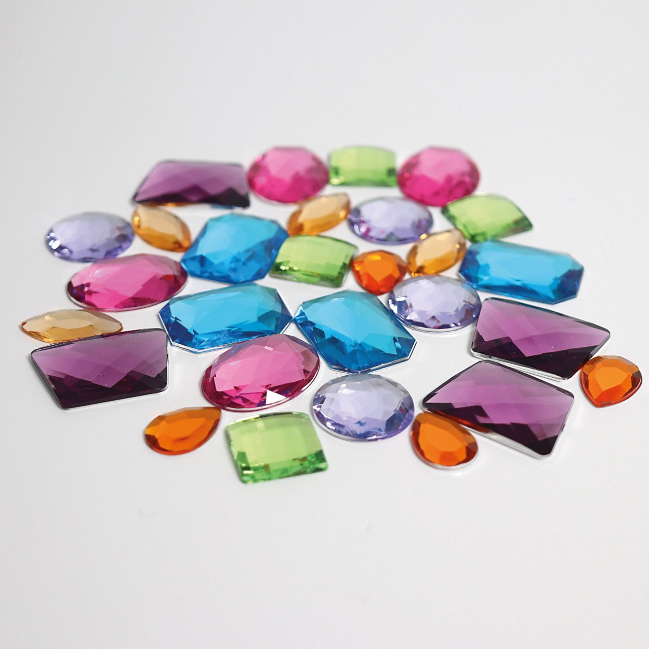 GRIMM'S 28 Riesen Glitzersteine – Acryl-Deko in Palmblattschale