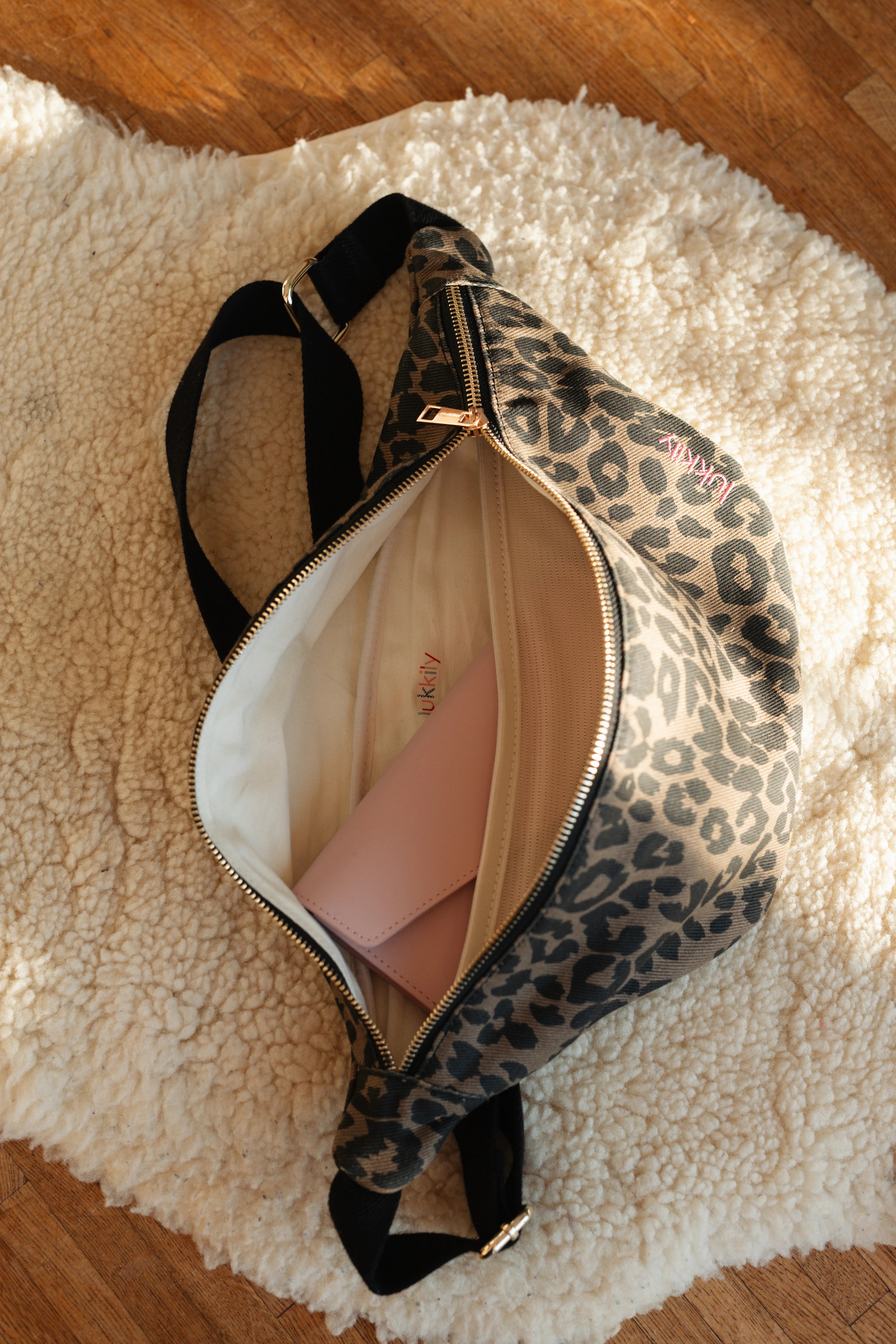 LUKKILY - Belt Bag Big Canvas Leo light brown - Bauchtasche mit Leoprint