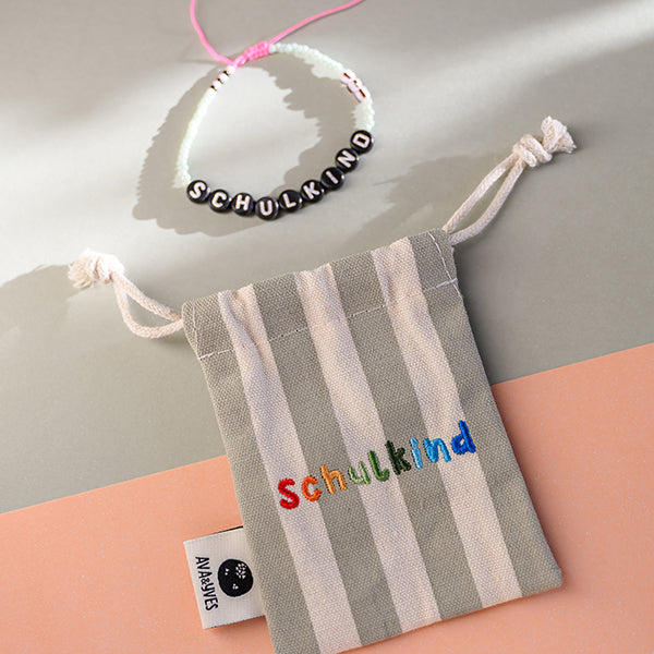 ava&yves - Perlenarmband "Schulkind" - mint/pink mit schwarzen Buchstaben