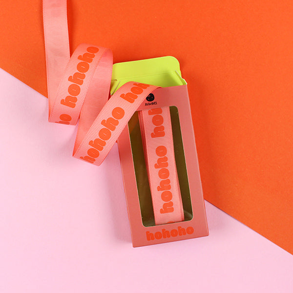ava&yves - Geschenkband „hohoho“, rosa/rot, 5 m - Makimo - Smart Kids