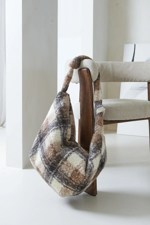 LUKKILY Bag #1 Caro stone - Mom-Bag mit Knotenhenkel & Innenfächern - Makimo - Smart Kids
