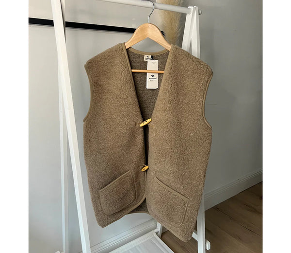 ALWERO – Weste ALPEN 3.0 Adult TAN – ultraleicht & 100 % Bio-Wolle - Makimo - Smart Kids