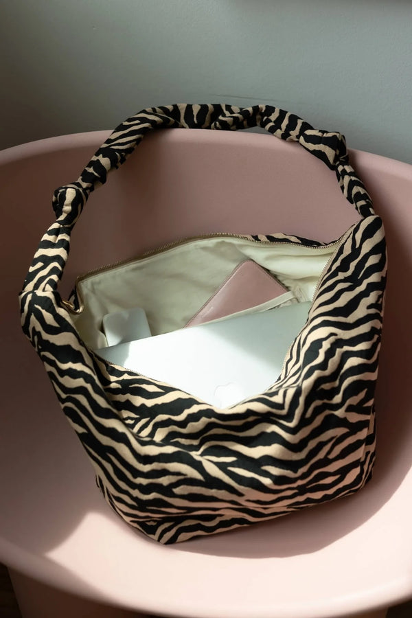 LUKKILY Bag #1 Zebra creme/black - Mom-Bag mit Knotenhenkel & Innenfächern - Makimo - Smart Kids