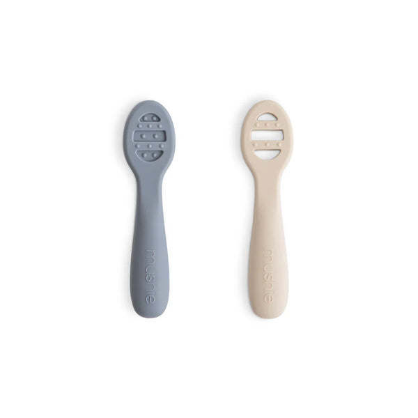 Mushie - First Feeding Baby Spoons 2-Pack – Silikon Baby-Löffel Tradewinds/Shifting Sand - Makimo - Smart Kids