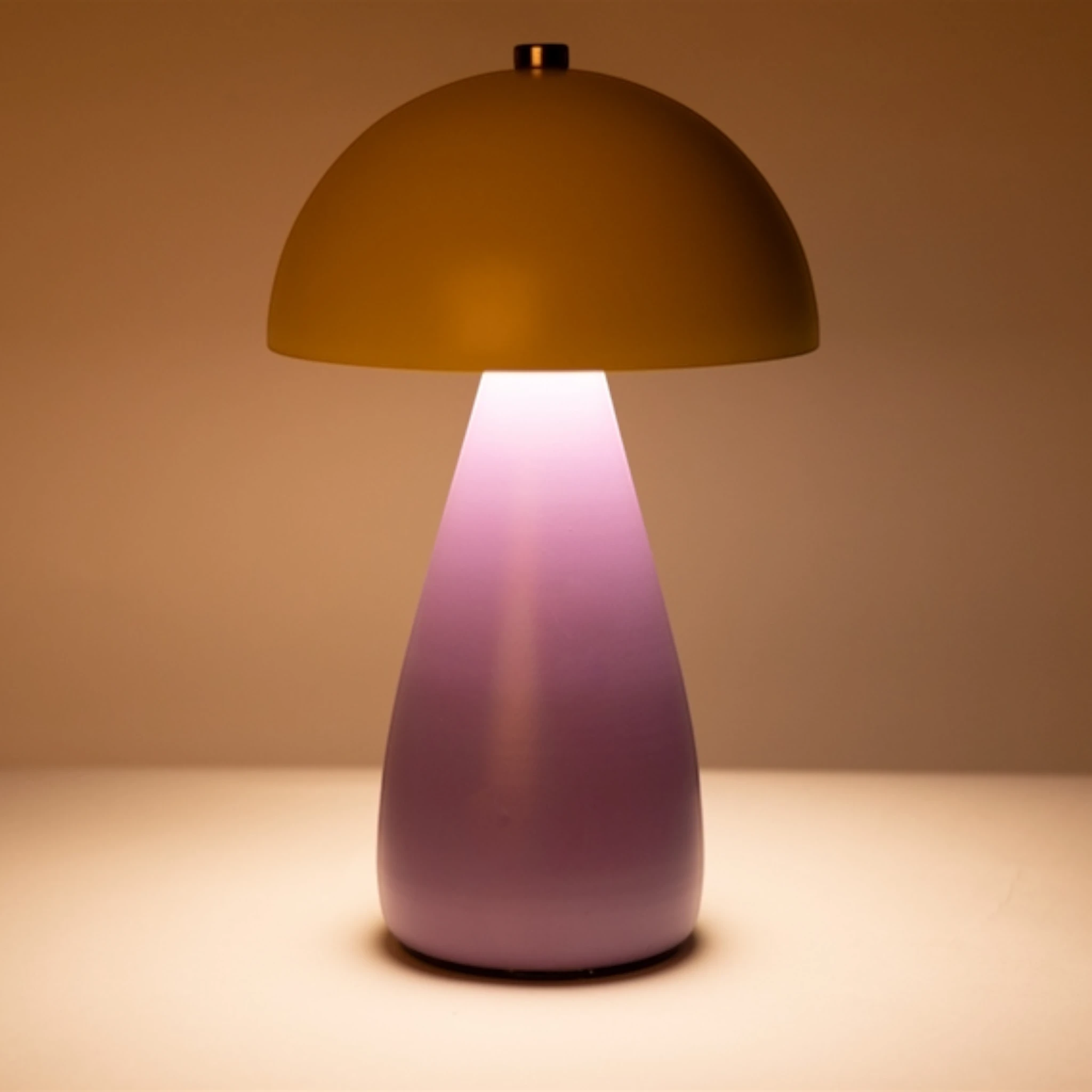 EJA Mrs. Lampe wiederaufladbar Gelb/Violet - Moderne Tischlampe - Makimo - Smart Kids
