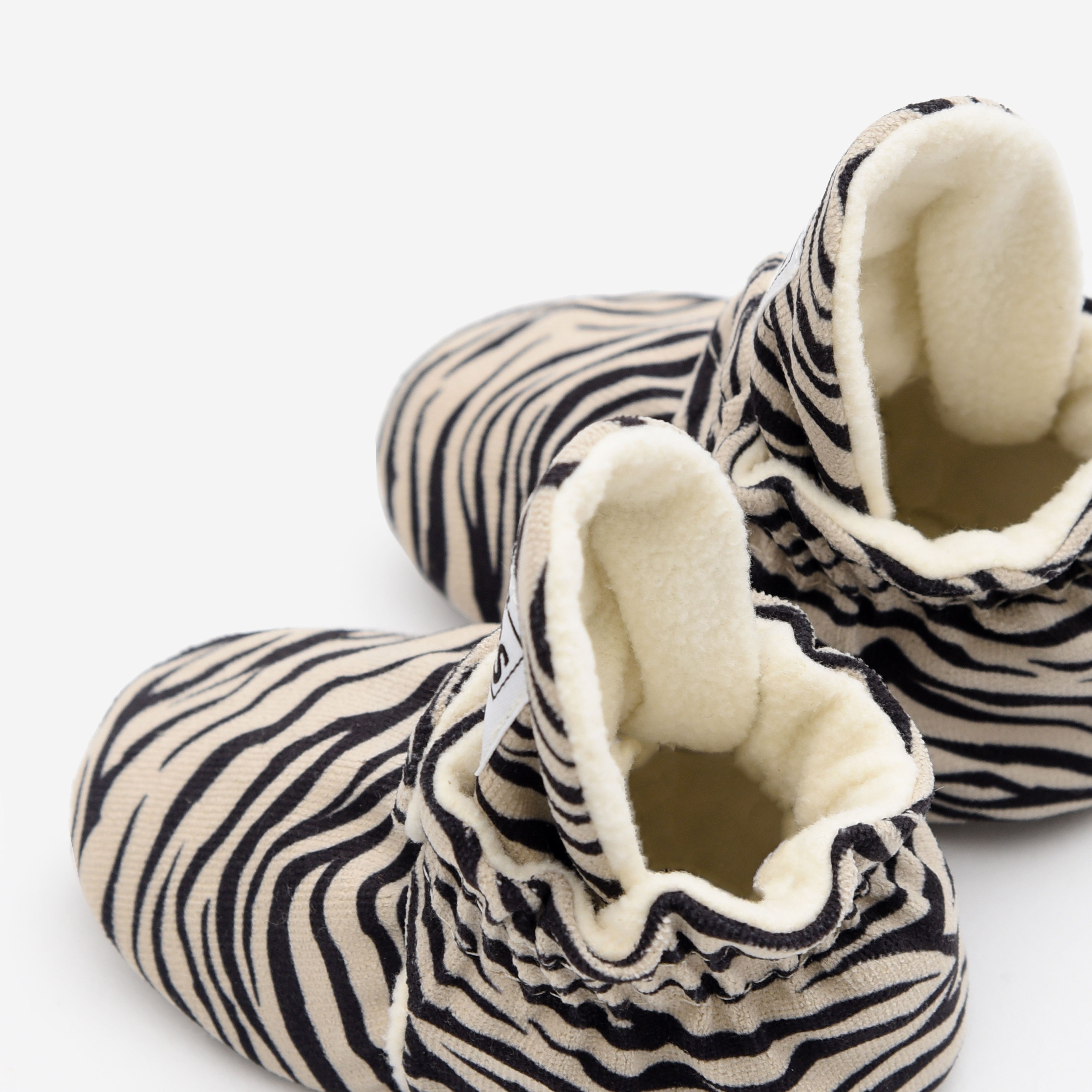 Kings & Rebels Gamuza Gripper Baby Booties - Zebra - Makimo - Smart Kids