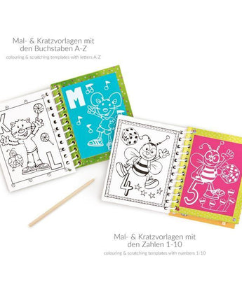 ABC CHAMPIONS Ausmal- & Kratzblock Buchstaben und Zahlen 8,5 x 10,5cm mit Kratzstift, 2-f.sort. - Makimo - Smart Kids