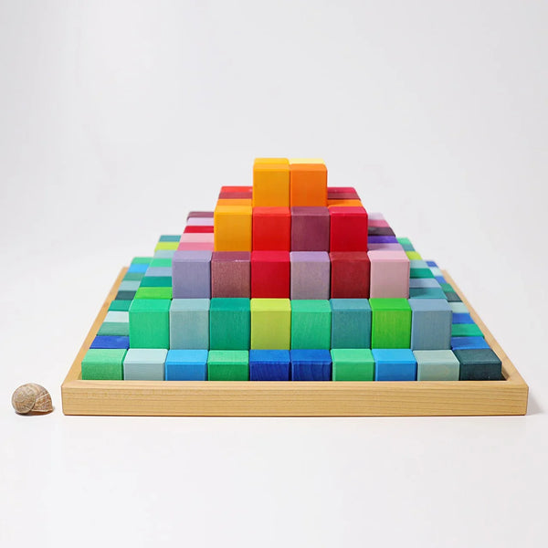 GRIMM’S Große Stufenpyramide – 100 Bauklötze im Holzrahmen - Makimo - Smart Kids