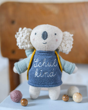 ava&yves - Koala „Schulkind“ mit Schulranzen und Shirt in blau/hellblau 15cm - Makimo - Smart Kids